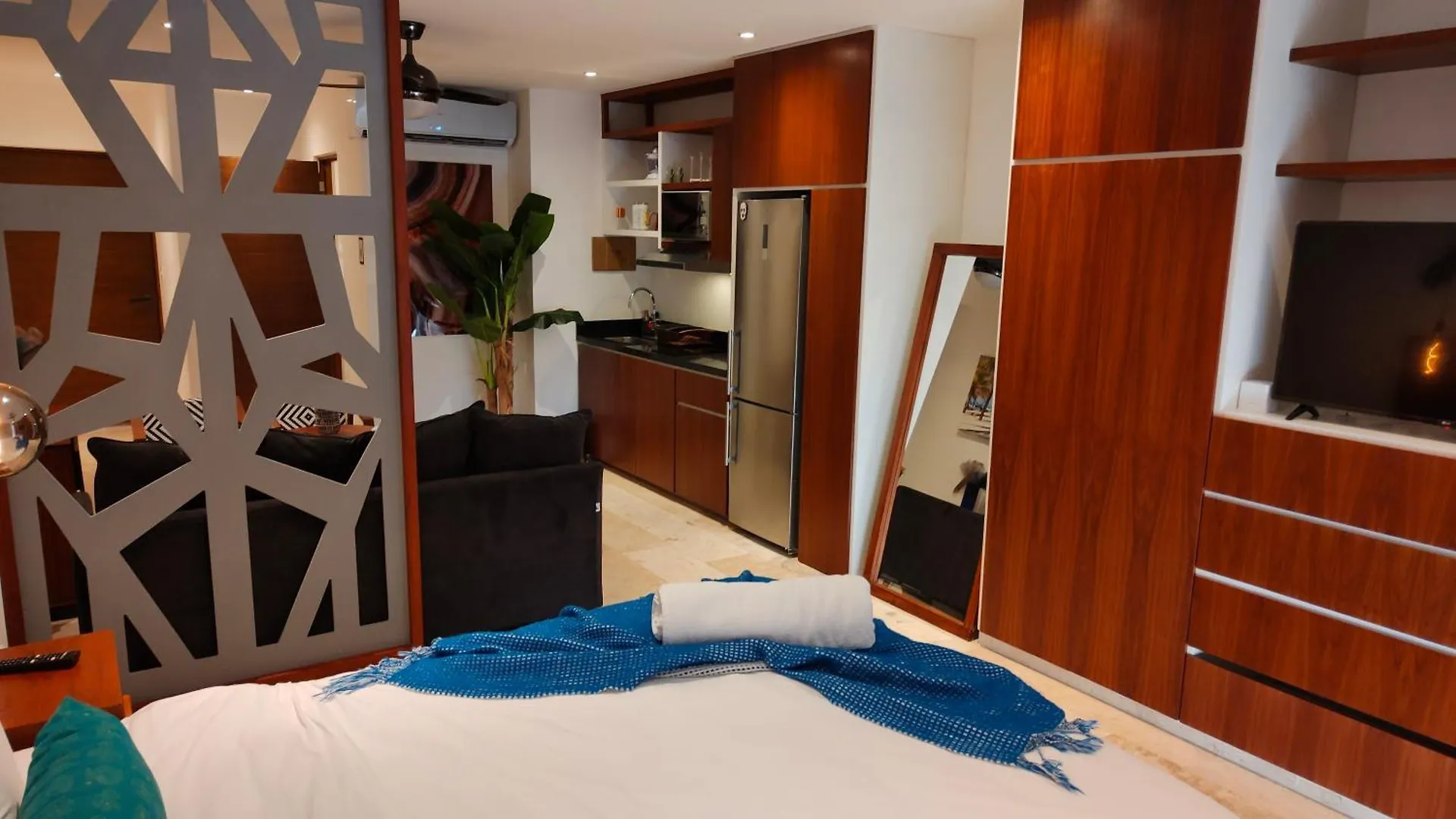 Emiliano 42 Condos Boutique Playa del Carmen Apart Otel
